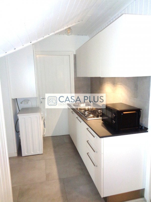 In palazzina storica in stile Liberty Proponiamo MANSARDINA TRAVATA posta al PIANO QUARTO e ULTIM...