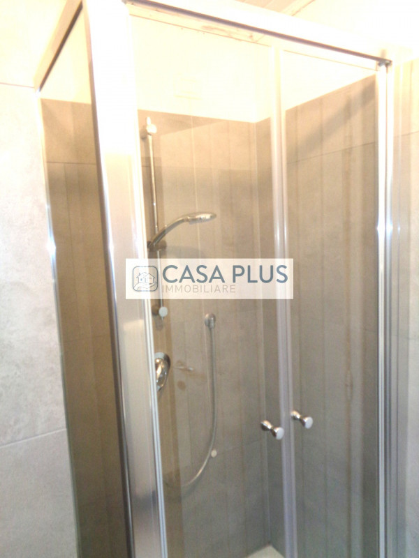 In palazzina Liberty posto al piano ultimo:  Mansardina travata pari al nuovo e completamente arr...