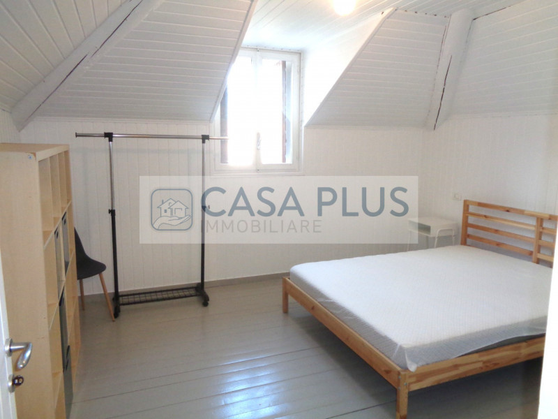 In palazzina Liberty posto al piano ultimo:  OCCASIONE di Mansardina travata pari al nuovo e comp...