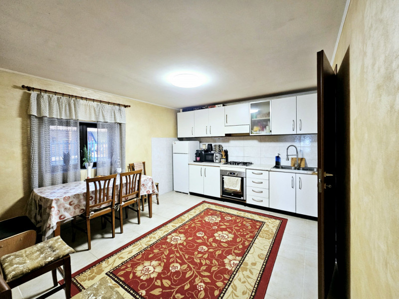 Proponiamo in vendita a Merlara, abitazione singola recentemente ristrutturata, con giardino escl...