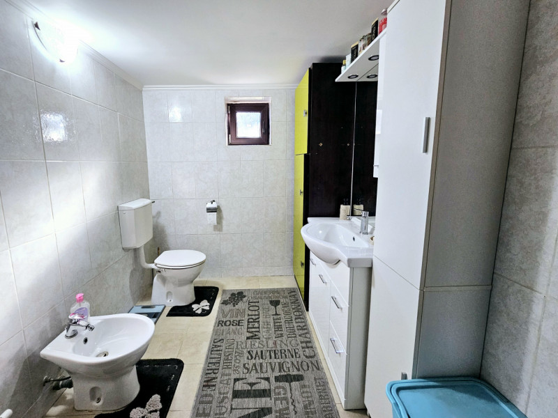 Proponiamo in vendita a Merlara, abitazione singola recentemente ristrutturata, con giardino escl...