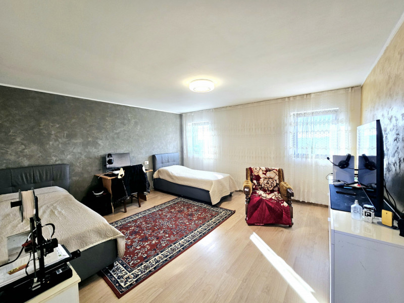 Proponiamo in vendita a Merlara, abitazione singola recentemente ristrutturata, con giardino escl...