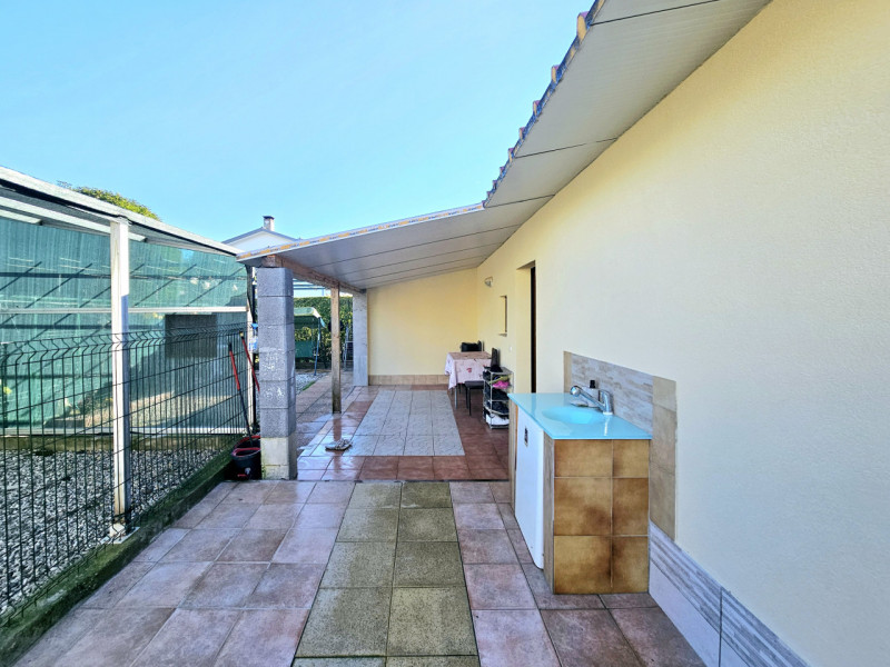 Proponiamo in vendita a Merlara, abitazione singola recentemente ristrutturata, con giardino escl...