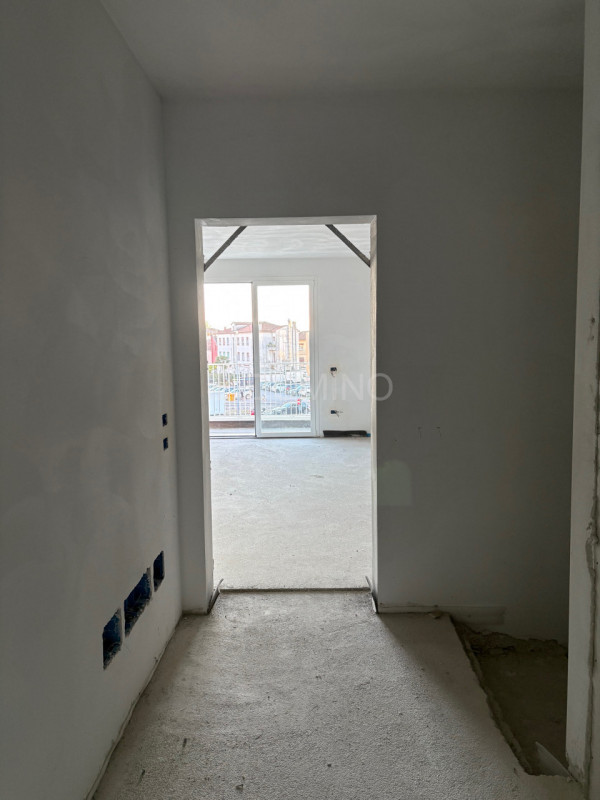 Appartamento trilocale situato nel centro di Padova, a 2 passi dai portici di Corso Milano, 107 m...