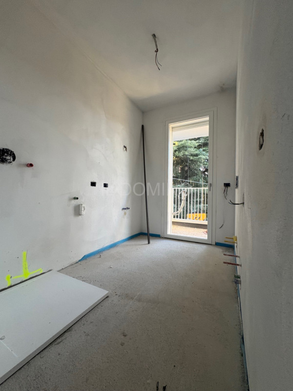 Appartamento trilocale situato nel centro di Padova, a 2 passi dai portici di Corso Milano, 107 m...