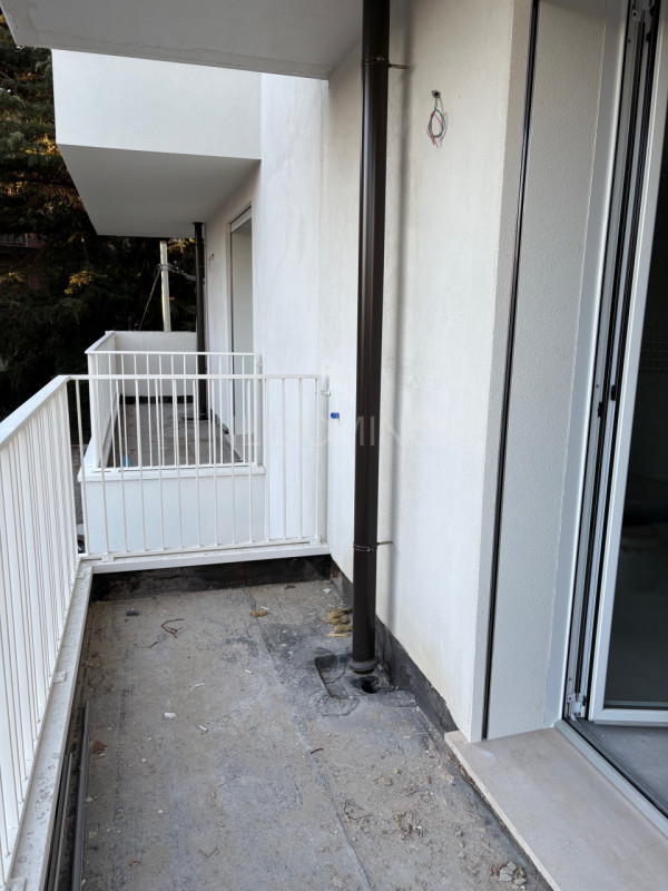 Appartamento trilocale situato nel centro di Padova, a 2 passi dai portici di Corso Milano, 107 m...