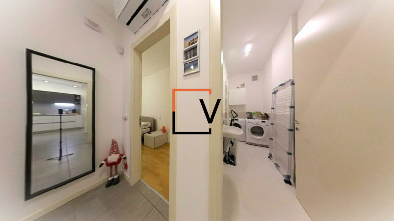 V395 - Proponiamo in vendita esclusiva introvabile appartamento con 3 camere servito da ascensore...