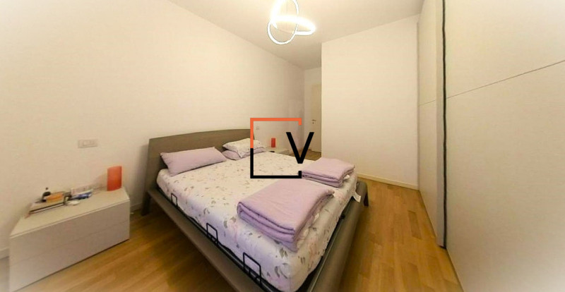 V395 - Proponiamo in vendita esclusiva introvabile appartamento con 3 camere servito da ascensore...