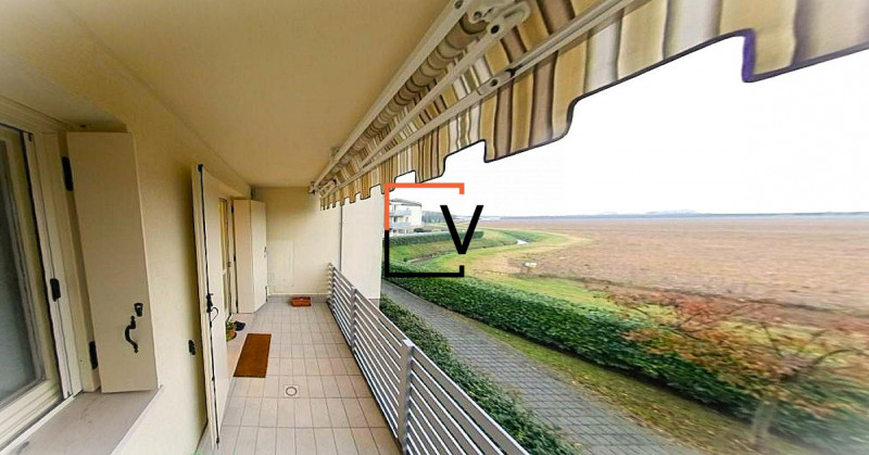 V395 - Proponiamo in vendita esclusiva introvabile appartamento con 3 camere servito da ascensore...