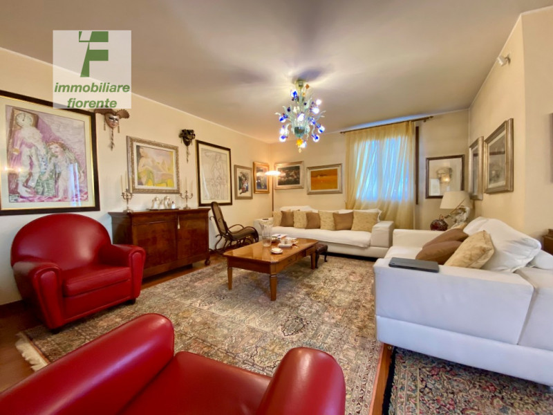 SIGNORILE, LUMINOSA, IMPECCABILE CON OTTIME FINITURE, IN ZONA CENTRALE 1/2 BIFAMILIARE IN VERTICA...