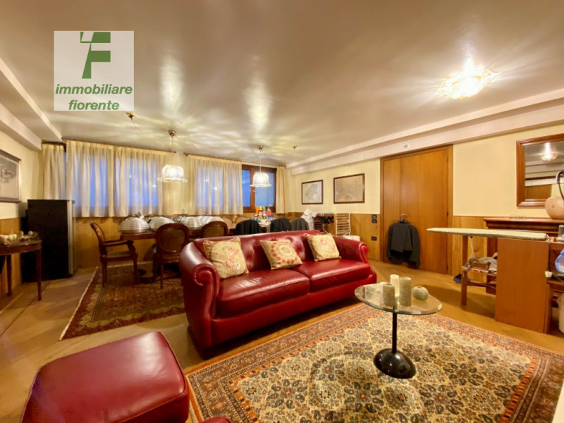 SIGNORILE, LUMINOSA, IMPECCABILE CON OTTIME FINITURE, IN ZONA CENTRALE 1/2 BIFAMILIARE IN VERTICA...