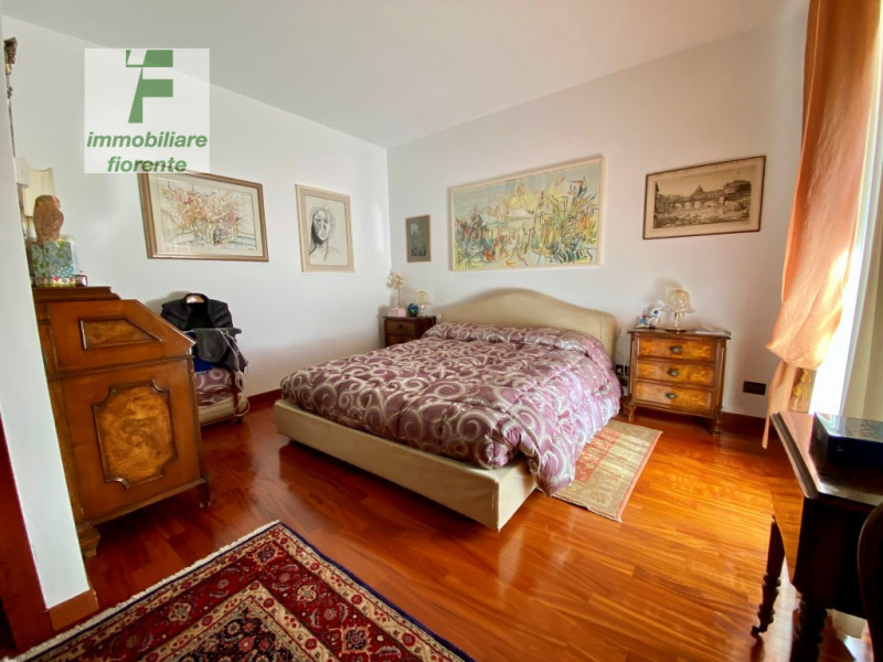 SIGNORILE, LUMINOSA, IMPECCABILE CON OTTIME FINITURE, IN ZONA CENTRALE 1/2 BIFAMILIARE IN VERTICA...