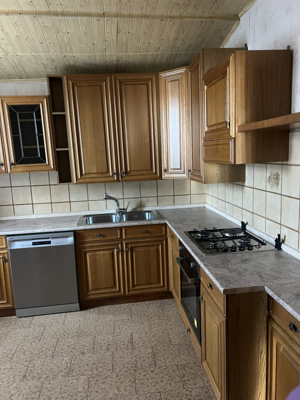 Proponiamo in affitto un ampio appartamento situato nella zona centrale di Monselice, perfetto pe...