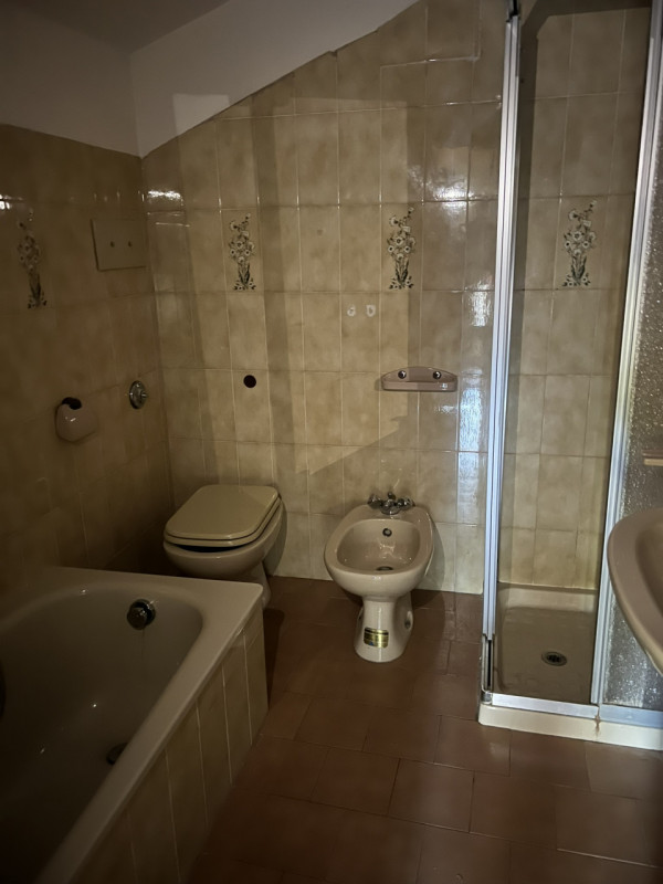 Proponiamo in affitto un ampio appartamento situato nella zona centrale di Monselice, perfetto pe...