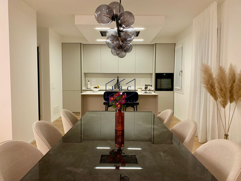 ROVERBASSO DI CODOGNE’ -  (TV)

Splendido Appartamento in Classe A1 con Ampio Annesso e giardino....