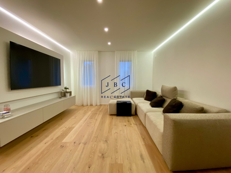 ROVERBASSO DI CODOGNE’ -  (TV)

Splendido Appartamento in Classe A1 con Ampio Annesso e giardino....