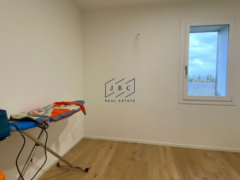 ROVERBASSO DI CODOGNE’ -  (TV)

Splendido Appartamento in Classe A1 con Ampio Annesso e giardino....