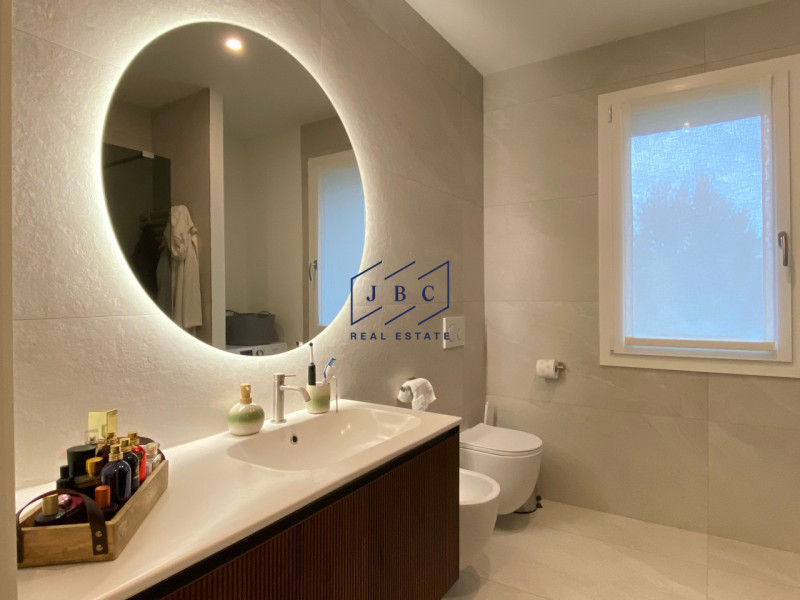 ROVERBASSO DI CODOGNE’ -  (TV)

Splendido Appartamento in Classe A1 con Ampio Annesso e giardino....