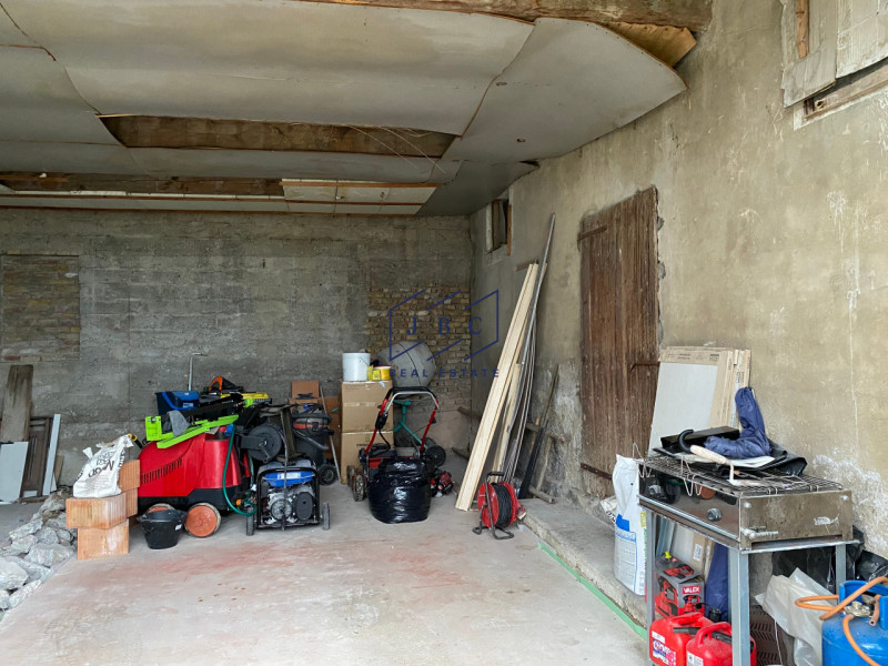 ROVERBASSO DI CODOGNE’ -  (TV)

Splendido Appartamento in Classe A1 con Ampio Annesso e giardino....