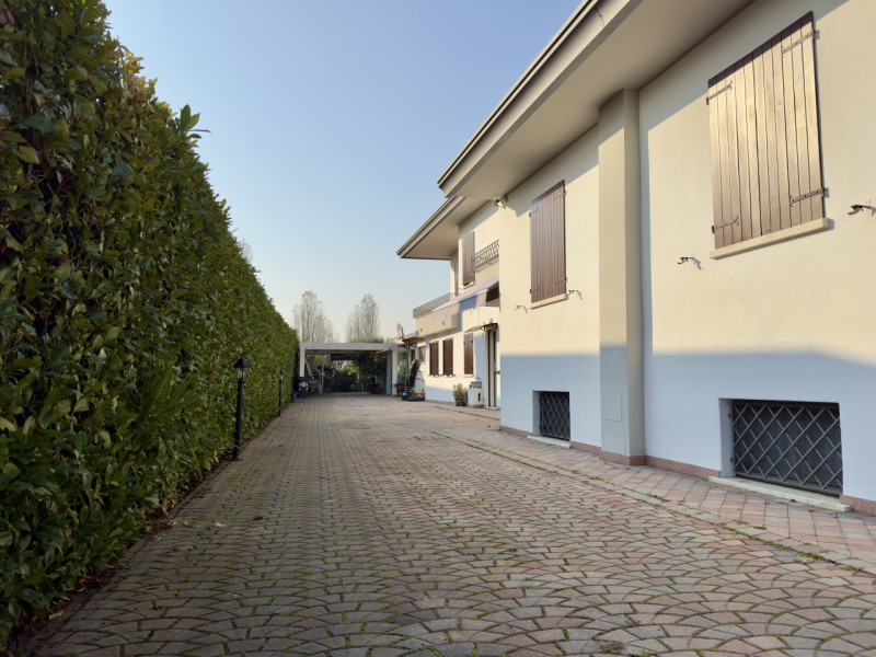 SELVAZZANO DENTRO — In una zona residenziale tranquilla e riservata, frequentata solo dai residen...