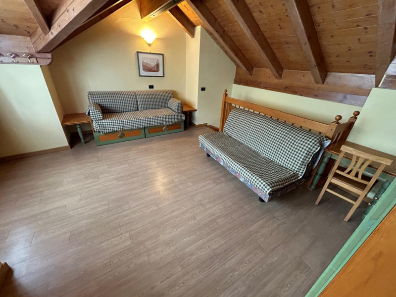 VENDESI MULTIPRORIETA' Trattasi ATTICO 4-5 PIANO, in Residence denominato "NEVESOLE" in località ...