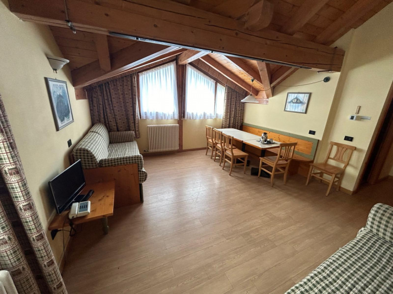 VENDESI MULTIPRORIETA' Trattasi ATTICO 4-5 PIANO, in Residence denominato "NEVESOLE" in località ...