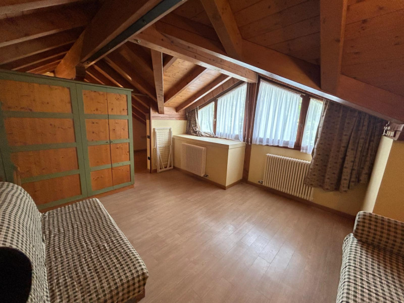 VENDESI MULTIPRORIETA' Trattasi ATTICO 4-5 PIANO, in Residence denominato "NEVESOLE" in località ...