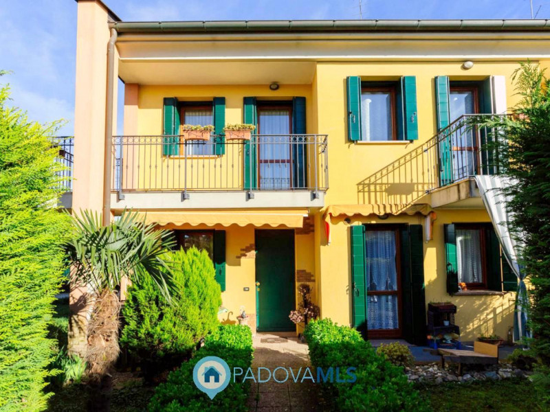 Immobile in esclusiva al Gruppo Padova MLS

In un tranquillo e recente quartiere di Agna, a due p...