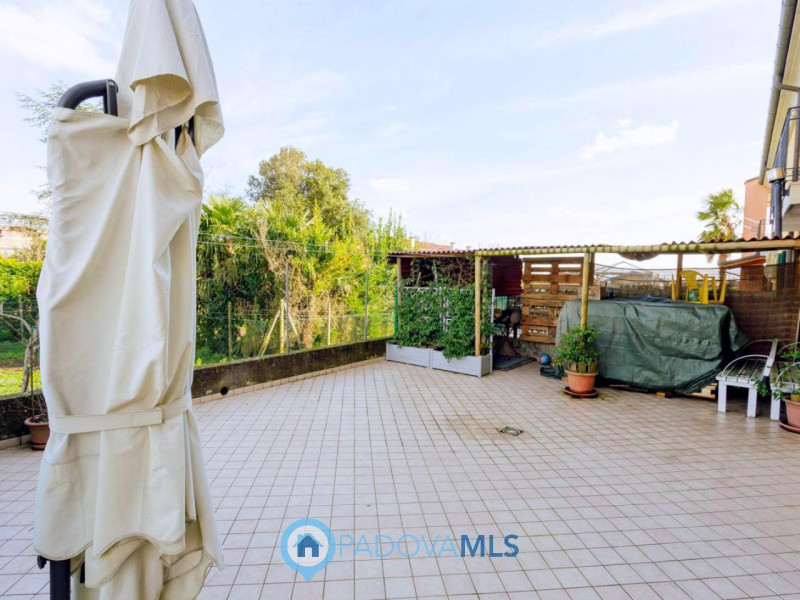 Immobile in esclusiva al Gruppo Padova MLS

In un tranquillo e recente quartiere di Agna, a due p...