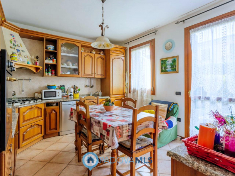 Immobile in esclusiva al Gruppo Padova MLS

In un tranquillo e recente quartiere di Agna, a due p...