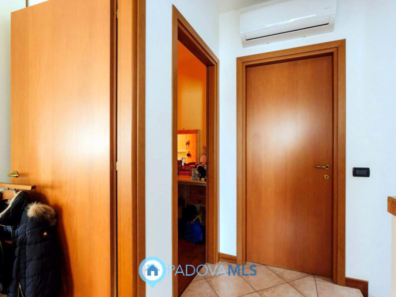 Immobile in esclusiva al Gruppo Padova MLS

In un tranquillo e recente quartiere di Agna, a due p...