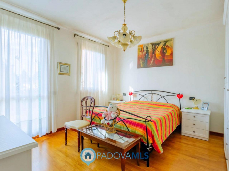 Immobile in esclusiva al Gruppo Padova MLS

In un tranquillo e recente quartiere di Agna, a due p...