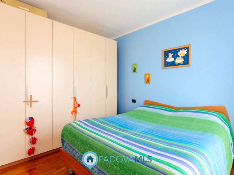 Immobile in esclusiva al Gruppo Padova MLS

In un tranquillo e recente quartiere di Agna, a due p...