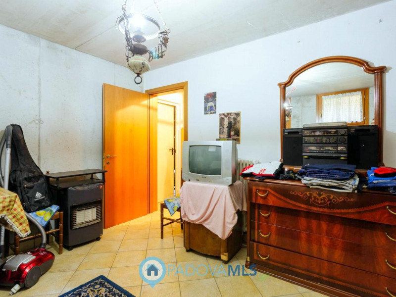 Immobile in esclusiva al Gruppo Padova MLS

In un tranquillo e recente quartiere di Agna, a due p...