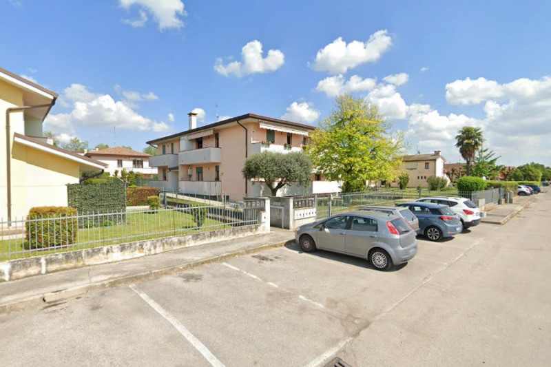 AD ARRE IN UN COMPLESSO SIGNORILE HO UN BELL' APPARTAMENTO PER TE!!! AL PIANO NOBILE CON GIARDINO...