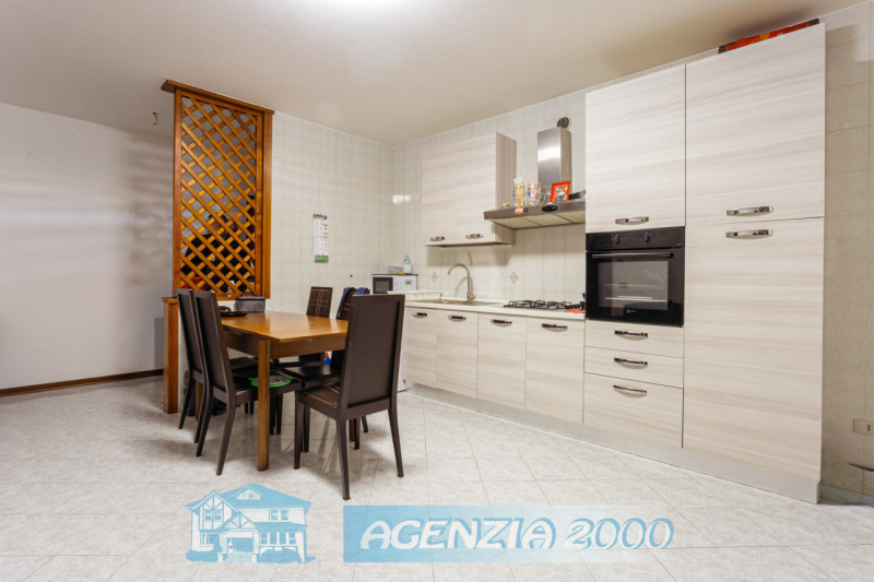 AD ARRE IN UN COMPLESSO SIGNORILE HO UN BELL' APPARTAMENTO PER TE!!! AL PIANO NOBILE CON GIARDINO...