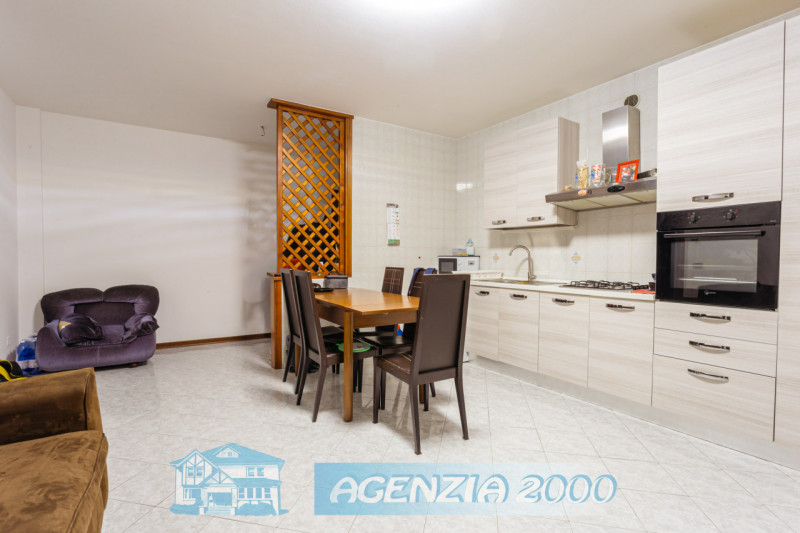 AD ARRE IN UN COMPLESSO SIGNORILE HO UN BELL' APPARTAMENTO PER TE!!! AL PIANO NOBILE CON GIARDINO...