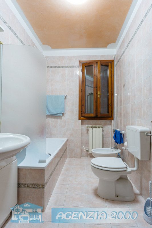 AD ARRE IN UN COMPLESSO SIGNORILE HO UN BELL' APPARTAMENTO PER TE!!! AL PIANO NOBILE CON GIARDINO...