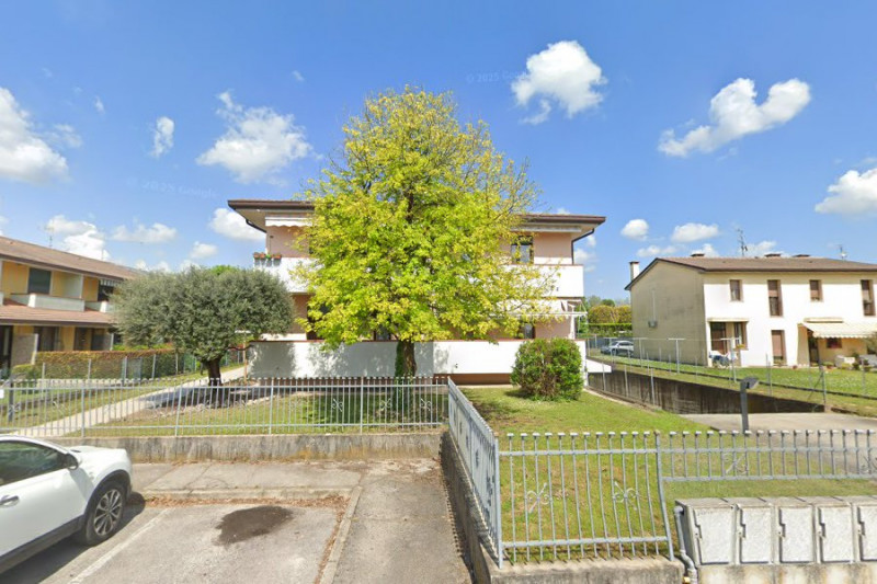 AD ARRE IN UN COMPLESSO SIGNORILE HO UN BELL' APPARTAMENTO PER TE!!! AL PIANO NOBILE CON GIARDINO...