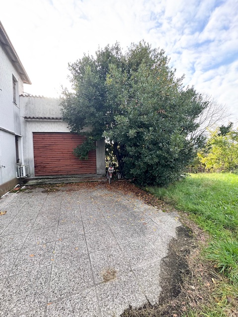 CERVARESE S.C. (PD) Zona Fossona casa singola di vani 7 , mq. 300 totali, interamente da ristrutt...