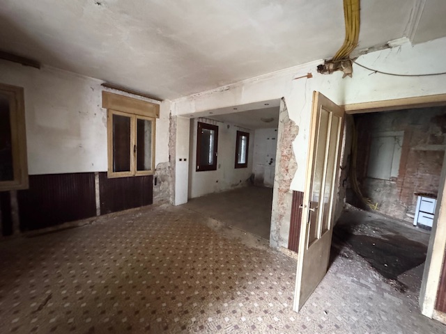 CERVARESE S.C. (PD) Zona Fossona casa singola di vani 7 , mq. 300 totali, interamente da ristrutt...