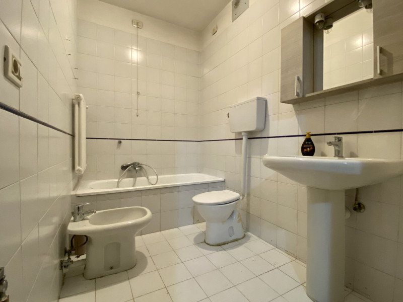 In zona San Lazzaro, comodo al casello autostradale di Vicenza Ovest e alle principali arterie, p...