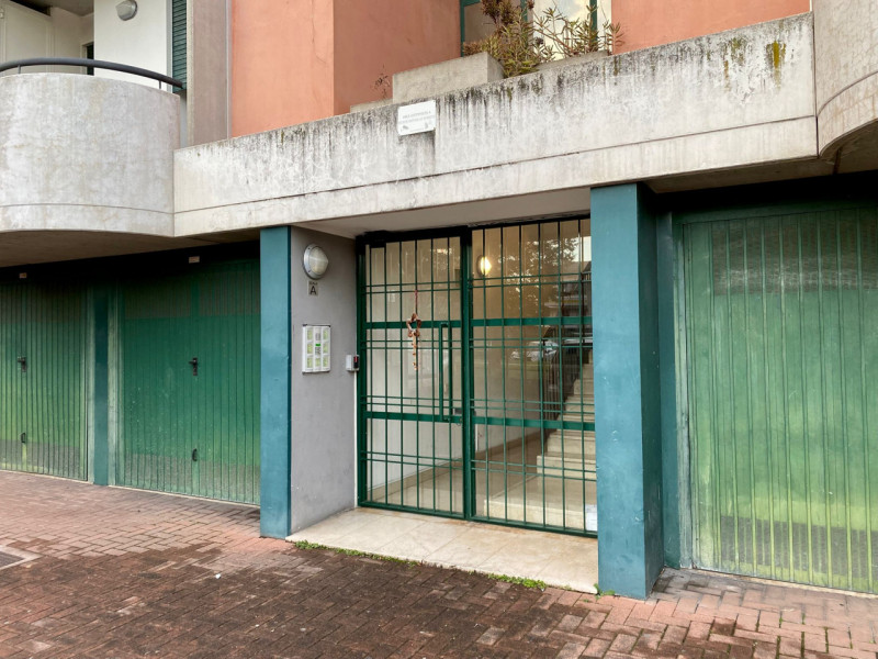 In zona San Lazzaro, comodo al casello autostradale di Vicenza Ovest e alle principali arterie, p...