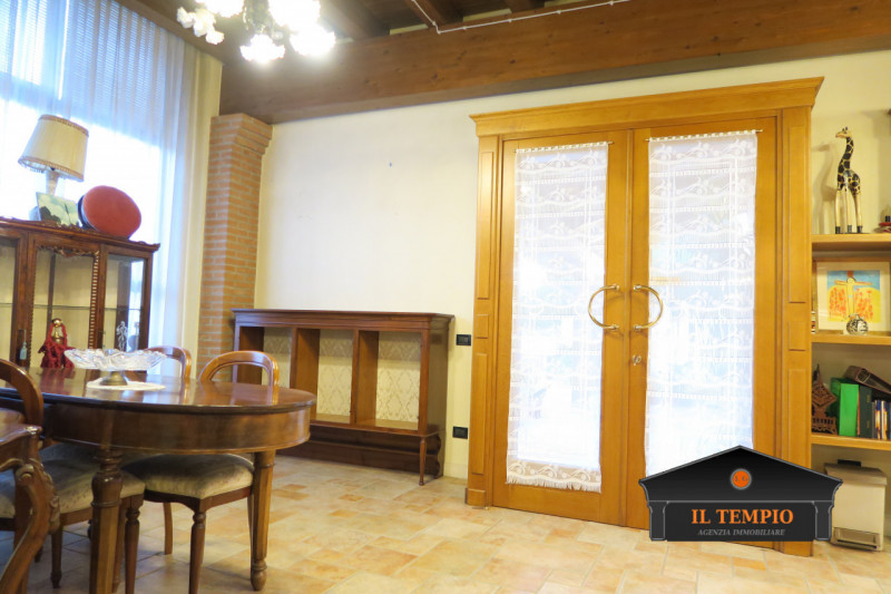 ABITAZIONE CON LABORATORIO ANNESSO– SOLUZIONE UNICA CON AMPI SPAZI ESTERNI

ABITAZIONE (circa 300...