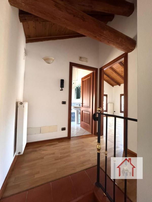 Rif: DB360
X INFO - Denis: 340. 254. 0785 
Proponiamo in vendita una splendida casa a schiera cen...
