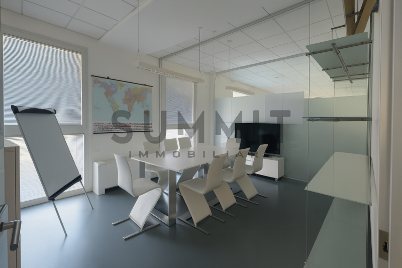 SCHIO: in zona industriale UFFICIO al piano primo completamente arredato con ascensore. Ideale pe...