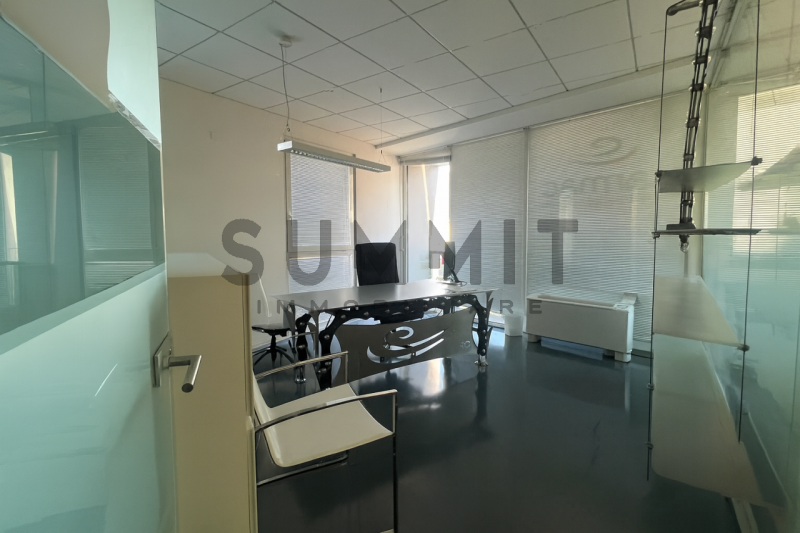 SCHIO: in zona industriale UFFICIO al piano primo completamente arredato con ascensore. Ideale pe...