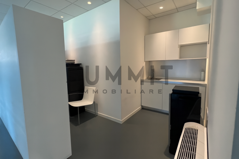 SCHIO: in zona industriale UFFICIO al piano primo completamente arredato con ascensore. Ideale pe...