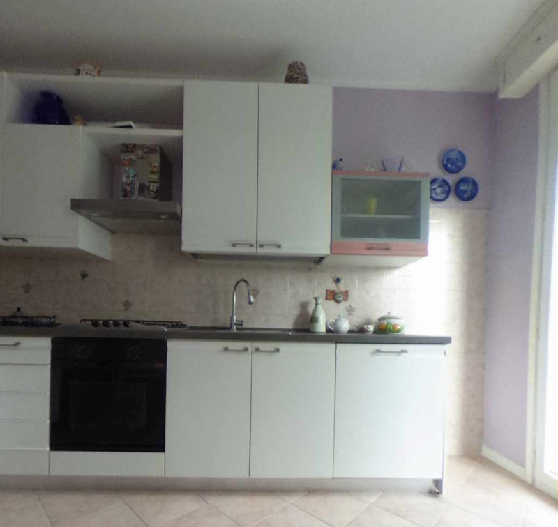 PONTE SAN NICOLO' in quartiere residenziale comodo al centro e a tutti i servizi MEZZA BIFAMILIAR...