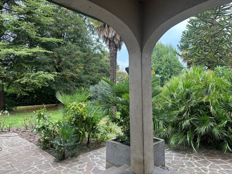 NOVENTA PADOVANA Immersa nella tranquillità di un quartiere residenziale esclusivo PRESTIGIOSA VI...